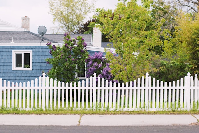 How to Choose the Right Type of Wooden Fence for Your Home